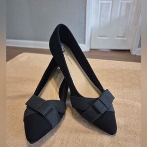 Black Pointed Toe with Bow Accent